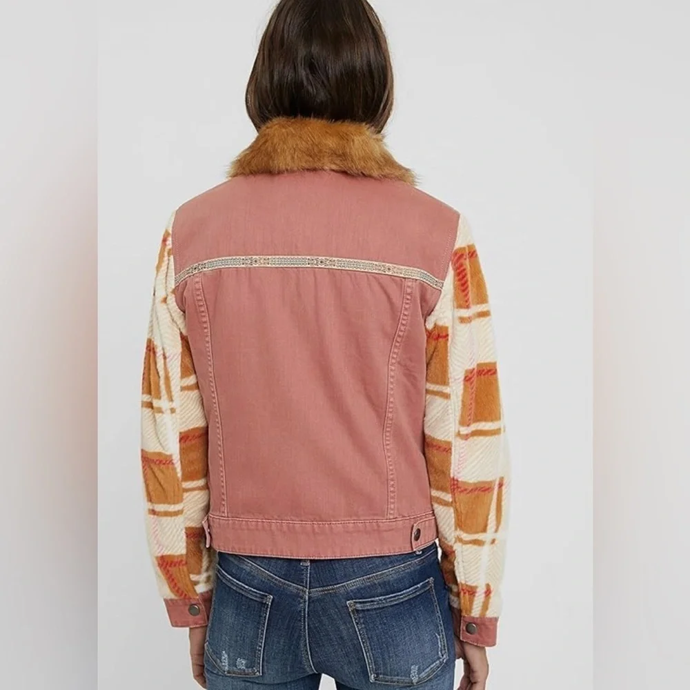 Desigual Lined Jean Jacket with Faux Fur Collar Women’s 6 - Picture 3 of 4